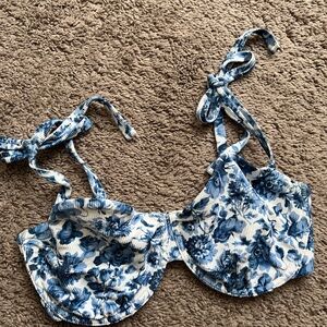 A&F Floral Blue and White Bikini Top - Size Medium Curve Love
